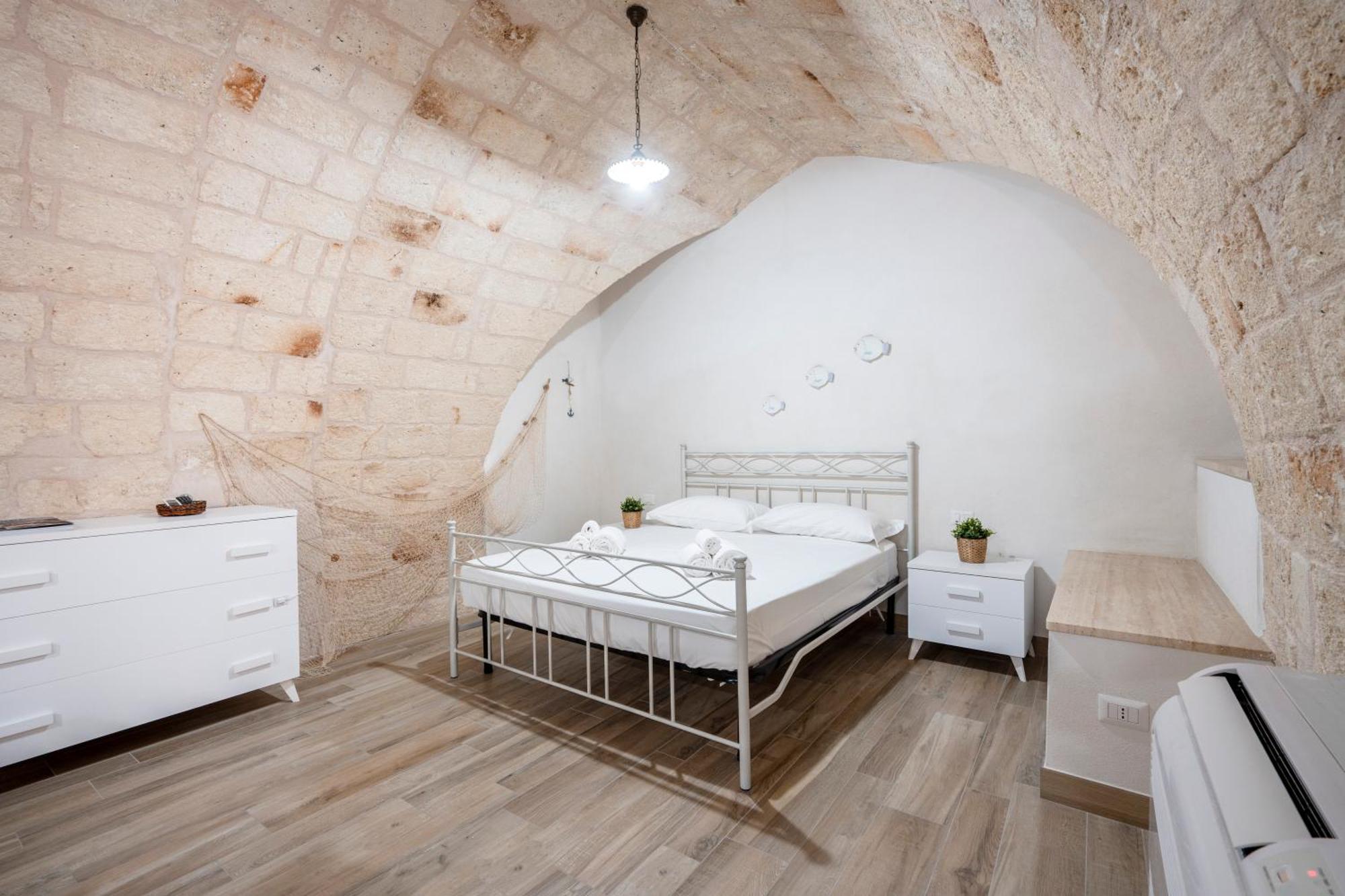 Apartamento Casa Sardella, In Pieno Centro Storico A 300 Mt Dal Mare Monopoli Exterior foto